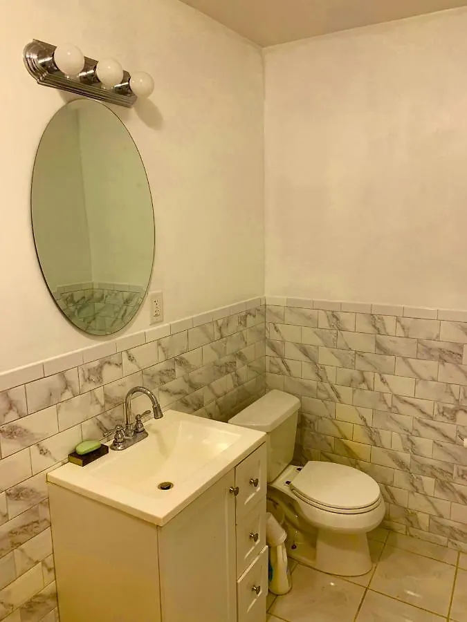 2 Bedroom Classy Brooklyn Apt-10 Mins From Barclays Center! New York