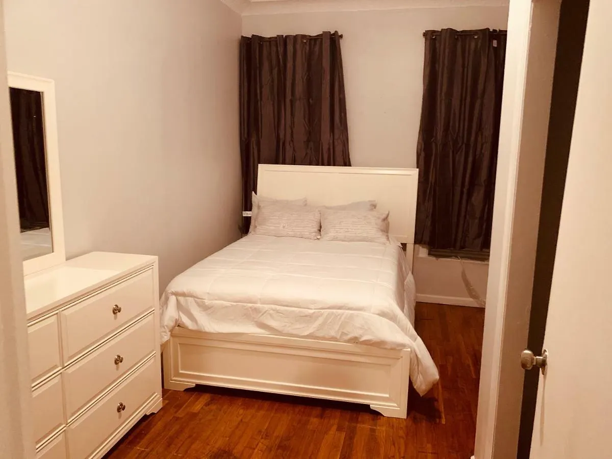 Apartment 2 Bedroom Classy Brooklyn Apt-10 Mins From Barclays Center! New York